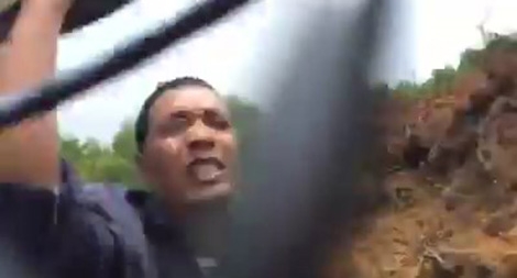 Đến đưa tin về nhà máy xử lý rác của Formosa: Nhóm phóng viên bị hành hung